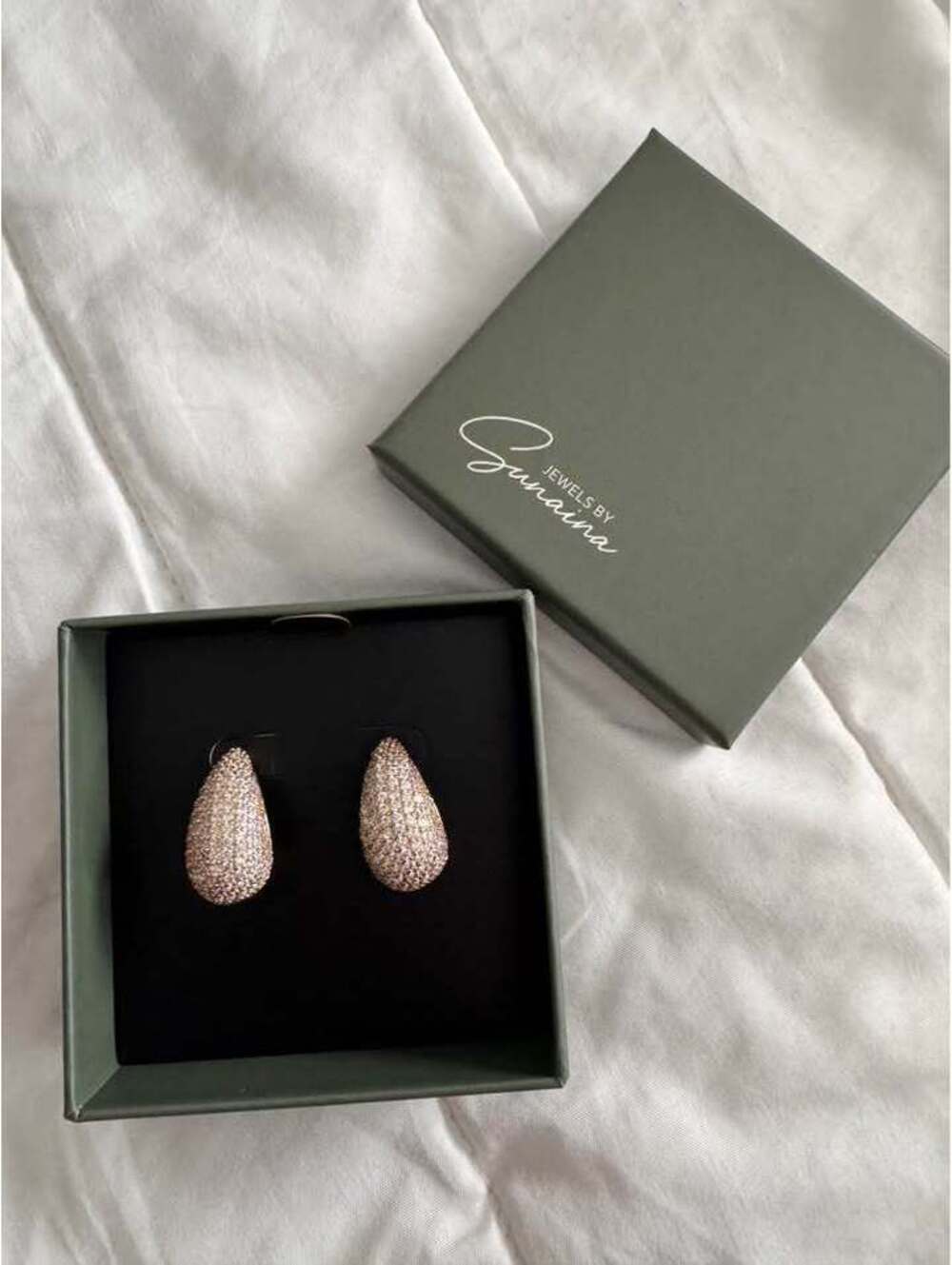 Jewels by Sunaina Narina Studs